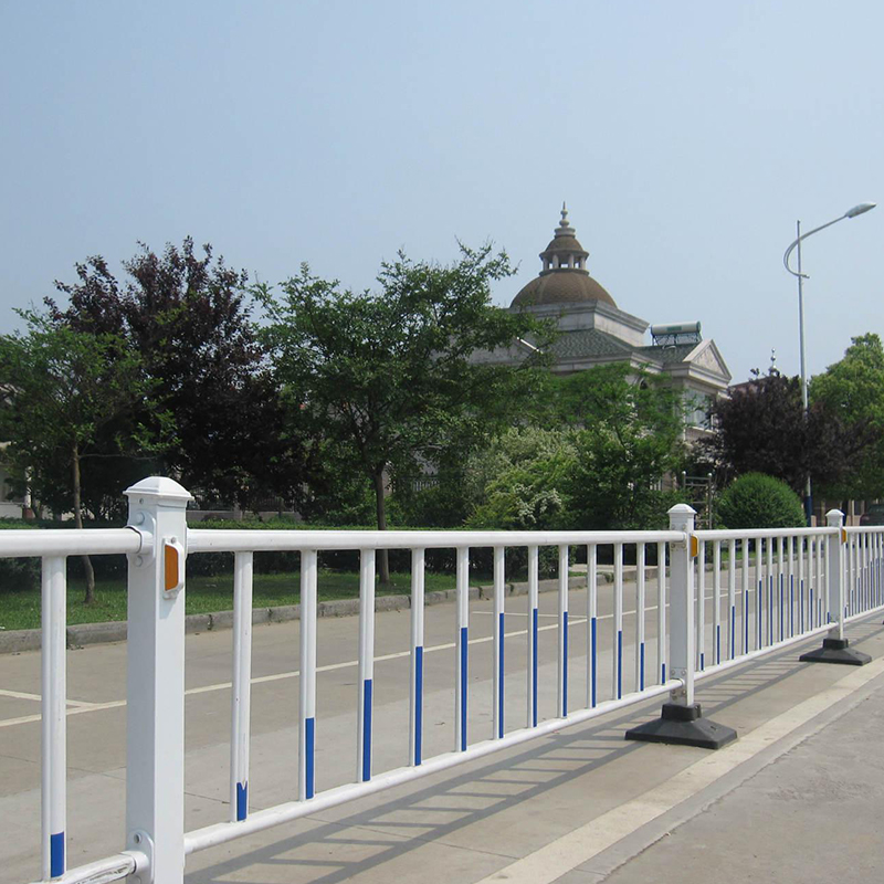成都厂家批发公路交通安全隔离道路市政护栏城市人行道防撞市政护栏