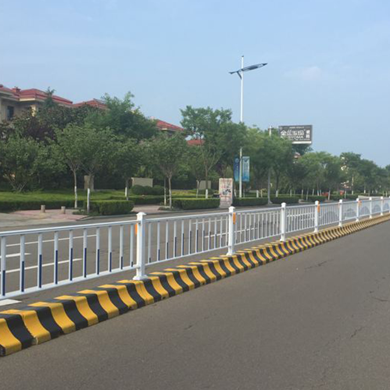 成都厂家批发公路交通隔离道路市政护栏城市人行道防撞市政护栏