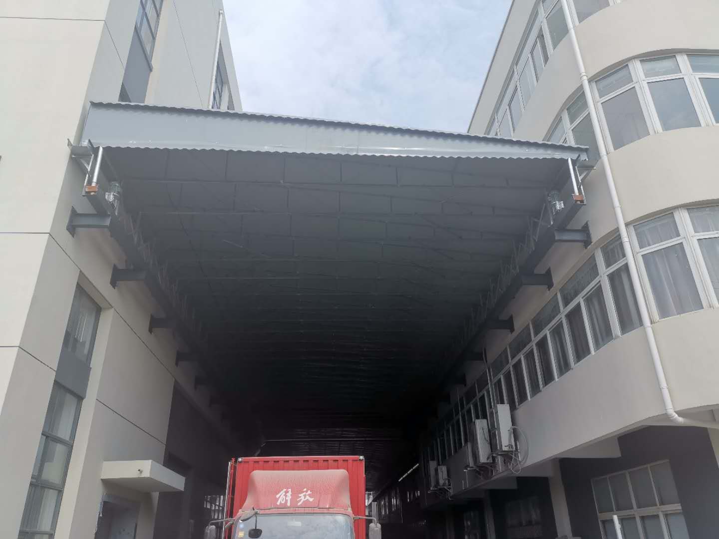 电动推拉蓬昆山 太仓 常熟 张家港 轨道式电动推拉雨篷  智能遥控推拉雨蓬