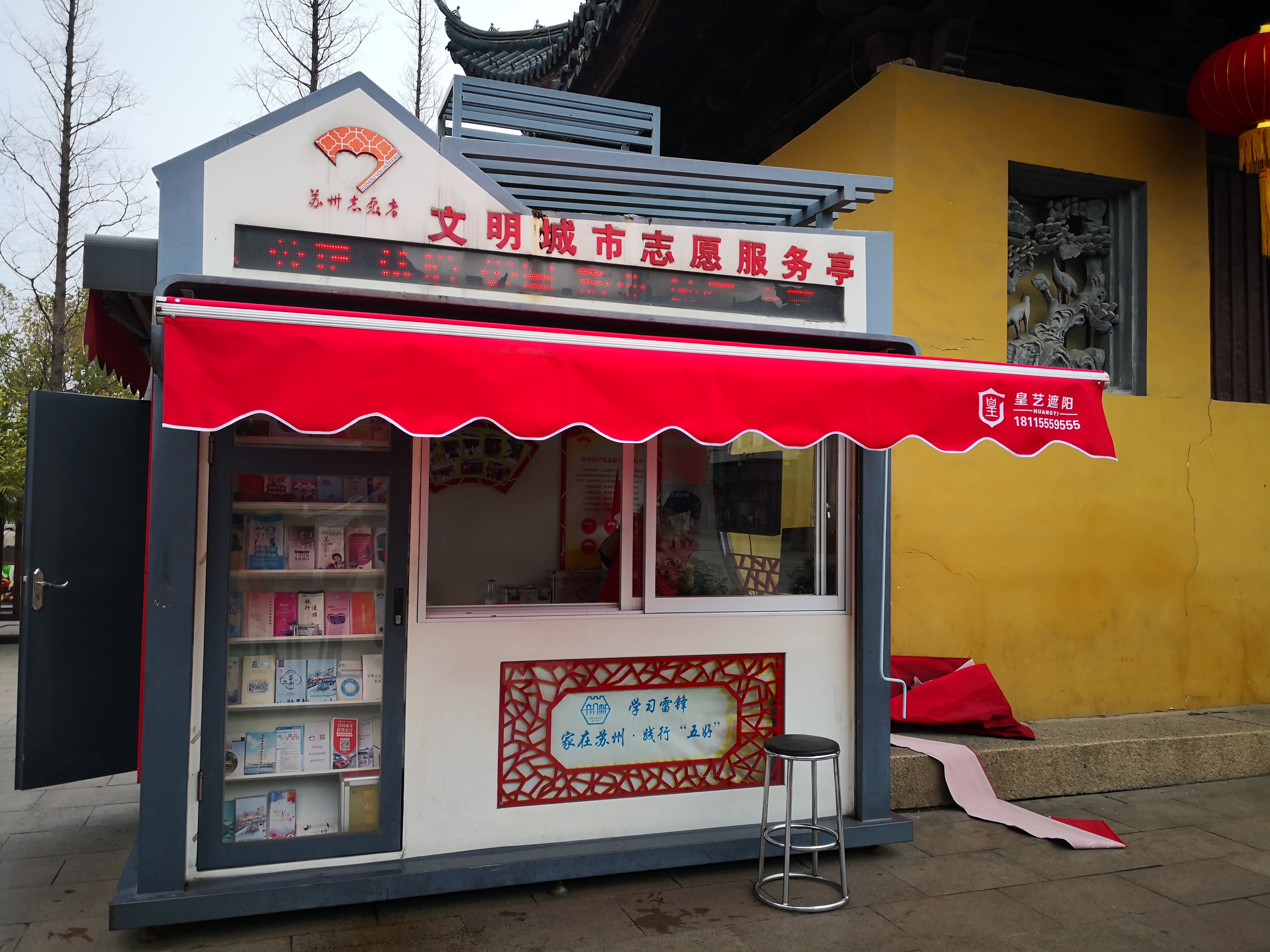 零售店门头伸缩遮阳雨棚  曲臂款式电动伸缩遮阳棚  商铺阳台户外遮阳篷