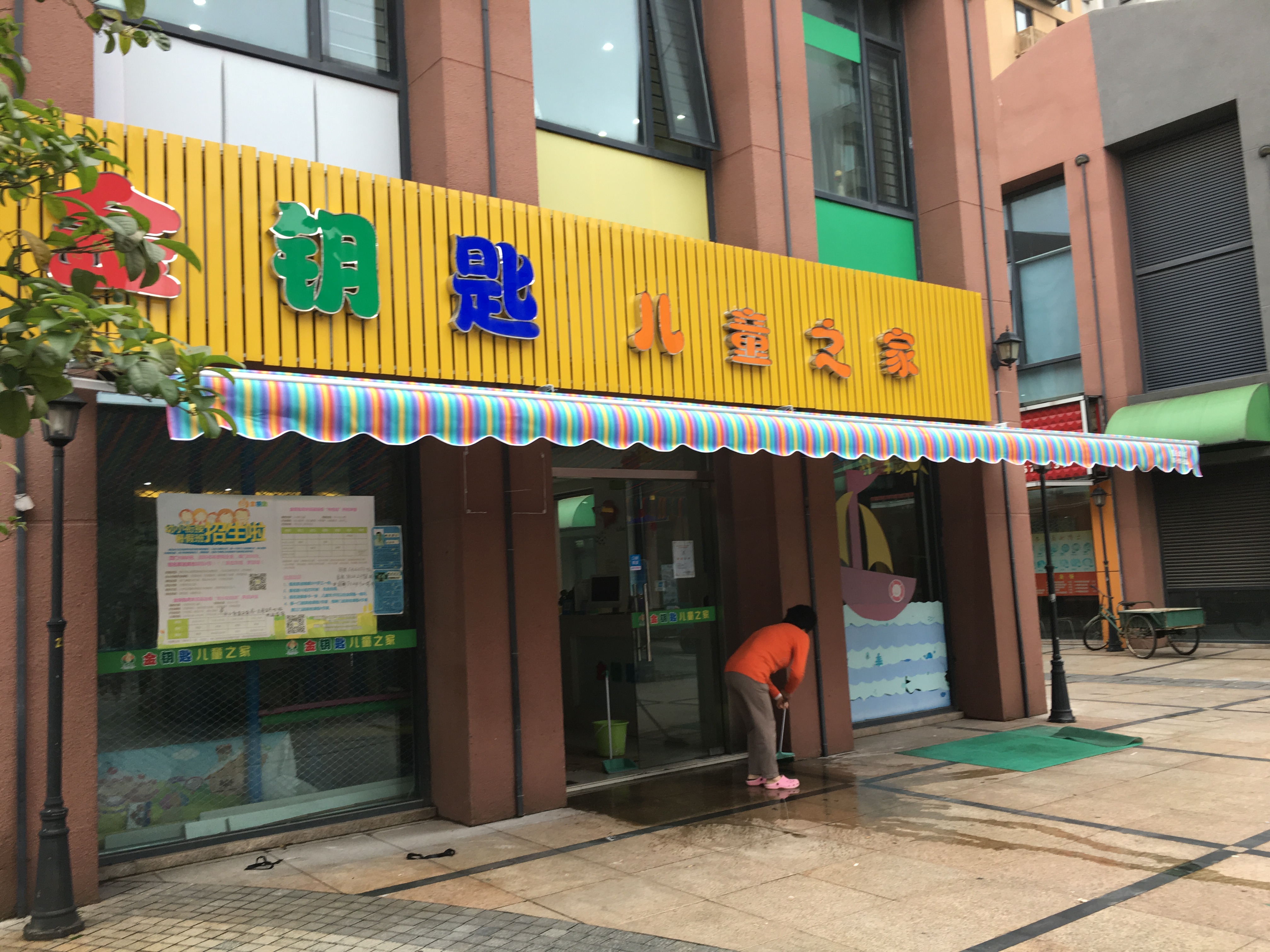 滑臂遮阳雨篷设计  曲臂式遮阳篷定制  智能式遮阳蓬定做   手摇式遮阳雨篷厂家