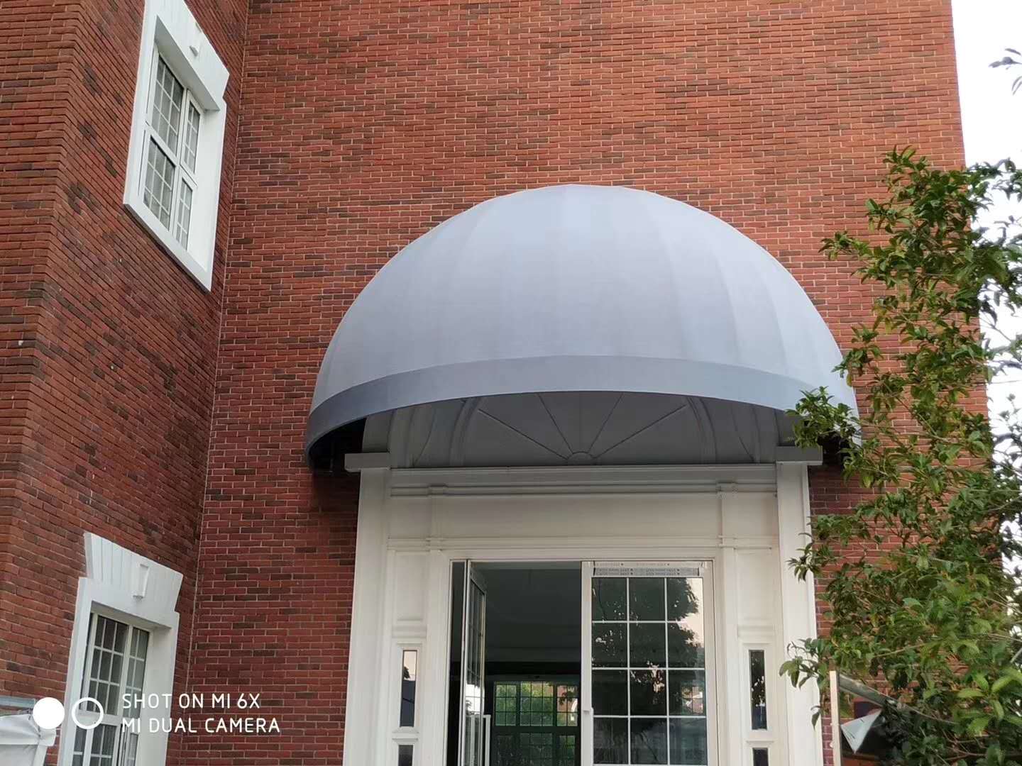 折叠式遮阳雨棚 遮阳雨篷设计  法式遮阳雨篷 法式遮阳棚 法式雨篷 晴雨双用