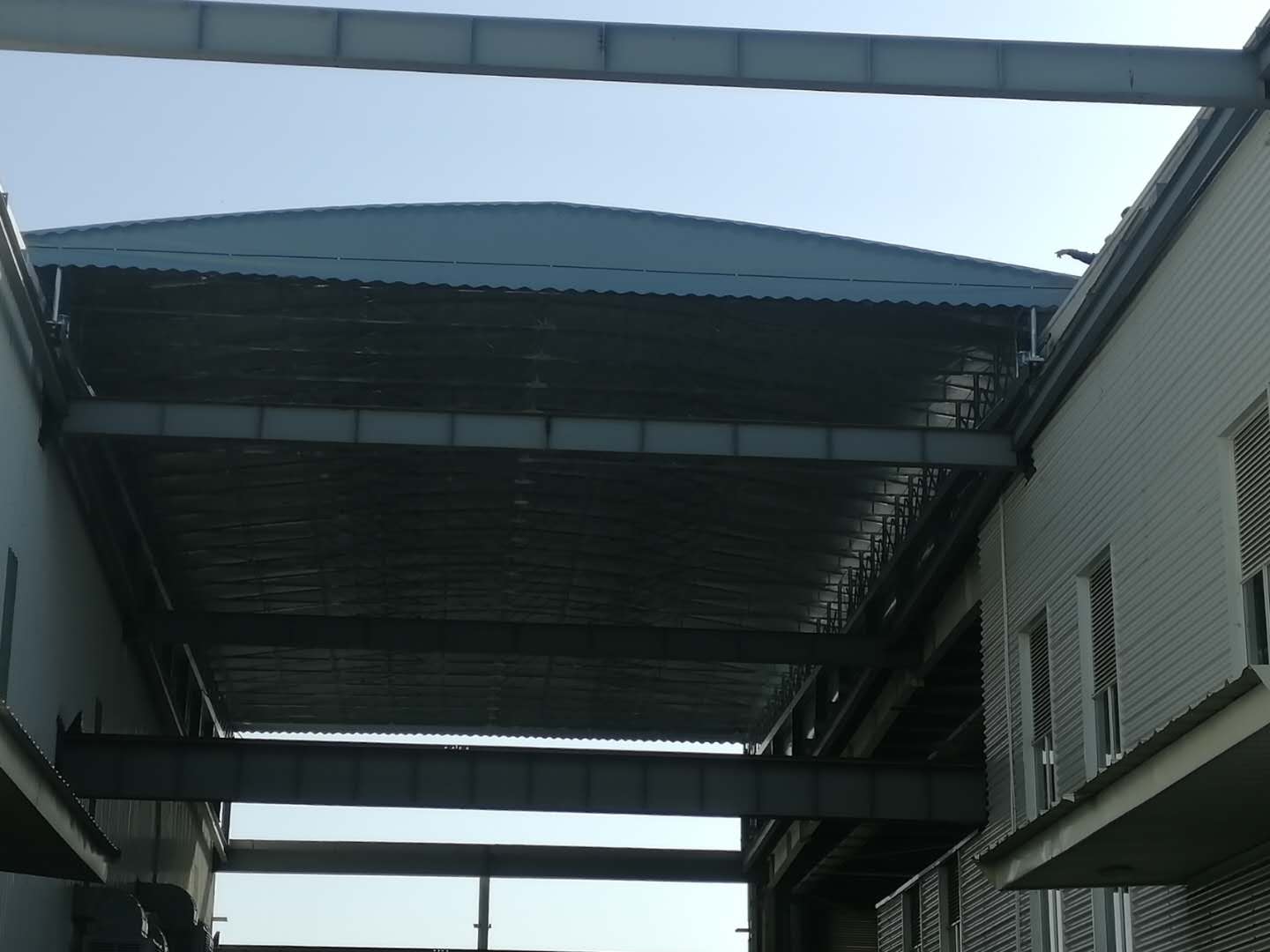 苏州工业仓库电动推拉篷  伸缩仓储电动雨蓬    遥控式电动推拉篷上门安装