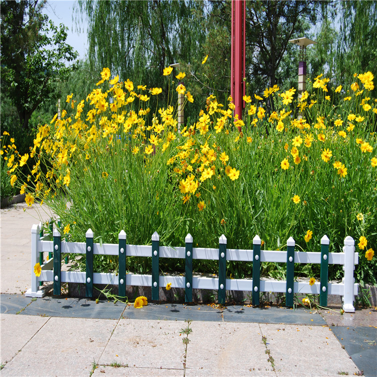 威海PVC护栏  草坪护栏  PVC围栏直销