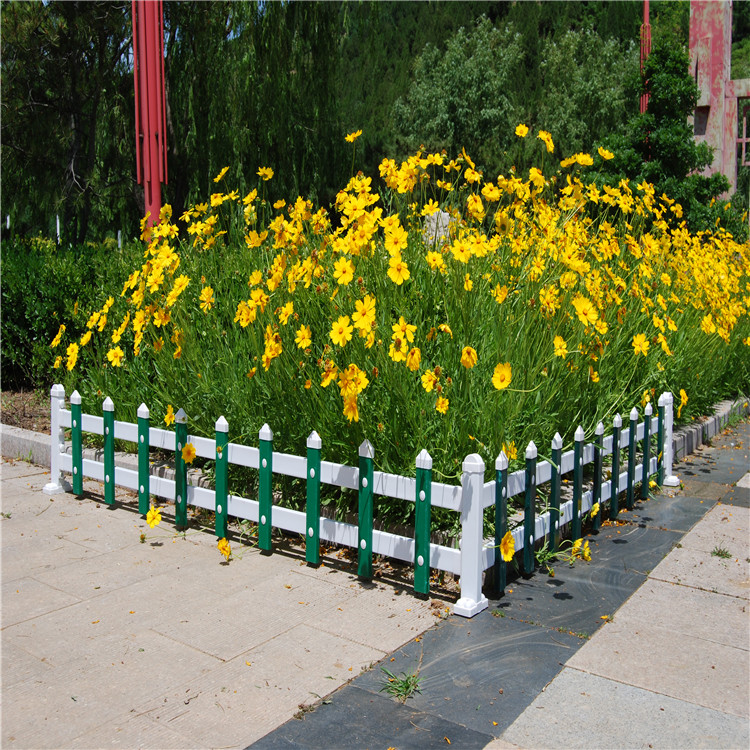 烟台PVC护栏  草坪护栏  PVC围栏厂家