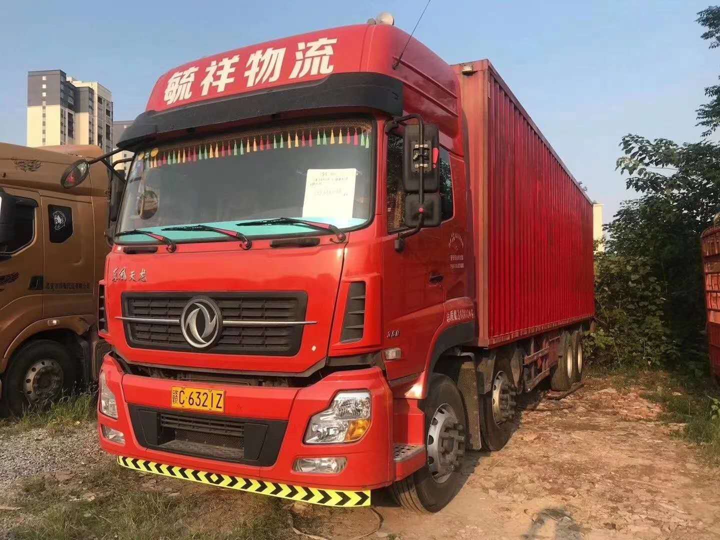 东风天龙前四后八厢式货车