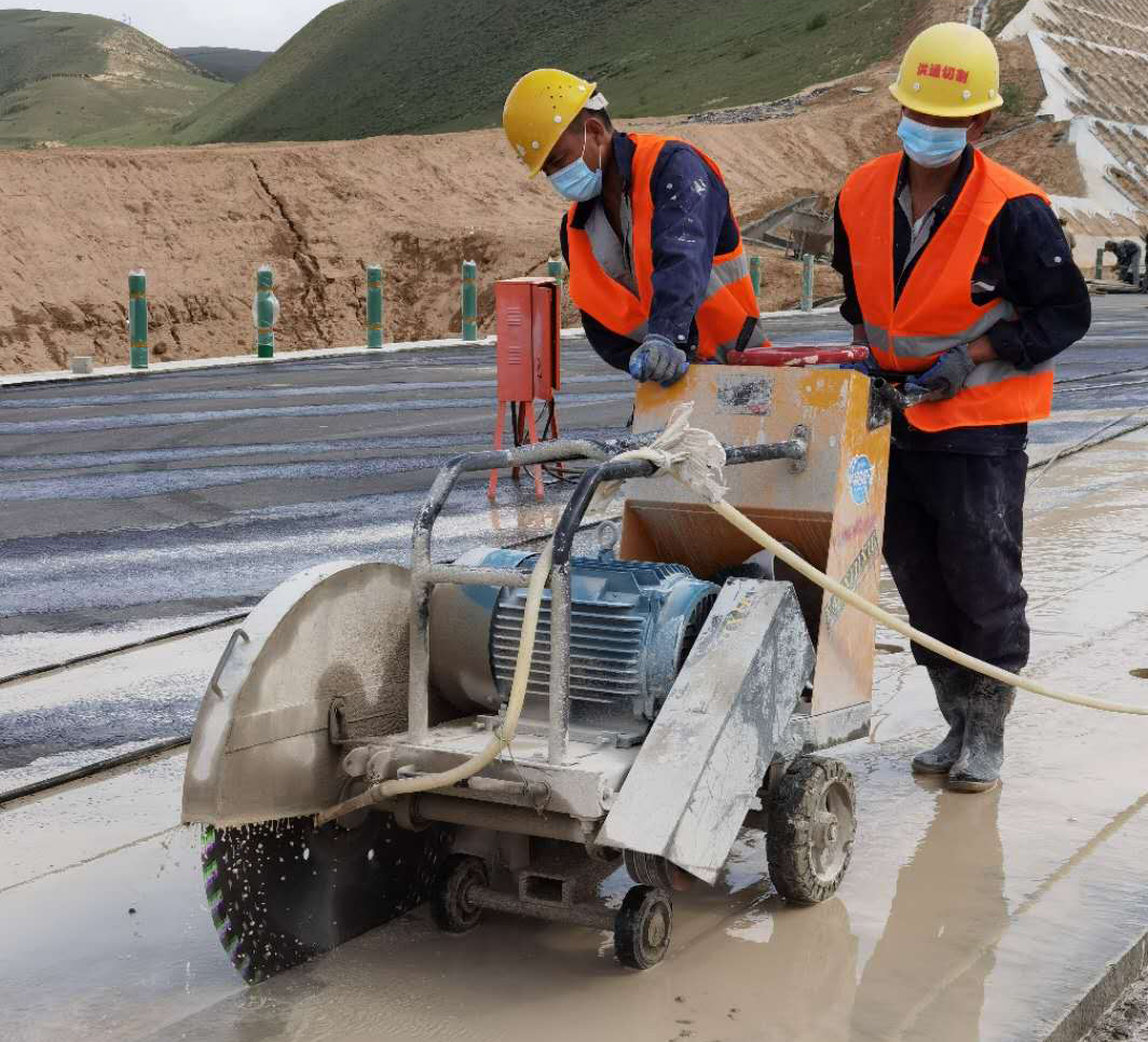 洪通 混凝土路面切割 水下切割施工 桥梁切割拆除