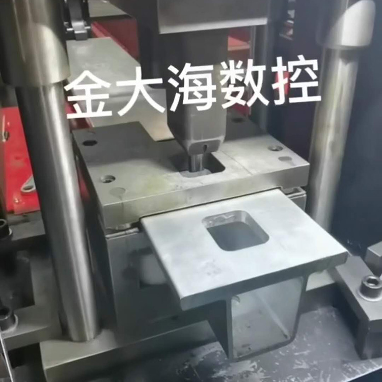 铝合金爬架冲床 铝型材爬架冲孔机 数控冲孔切割一体设备