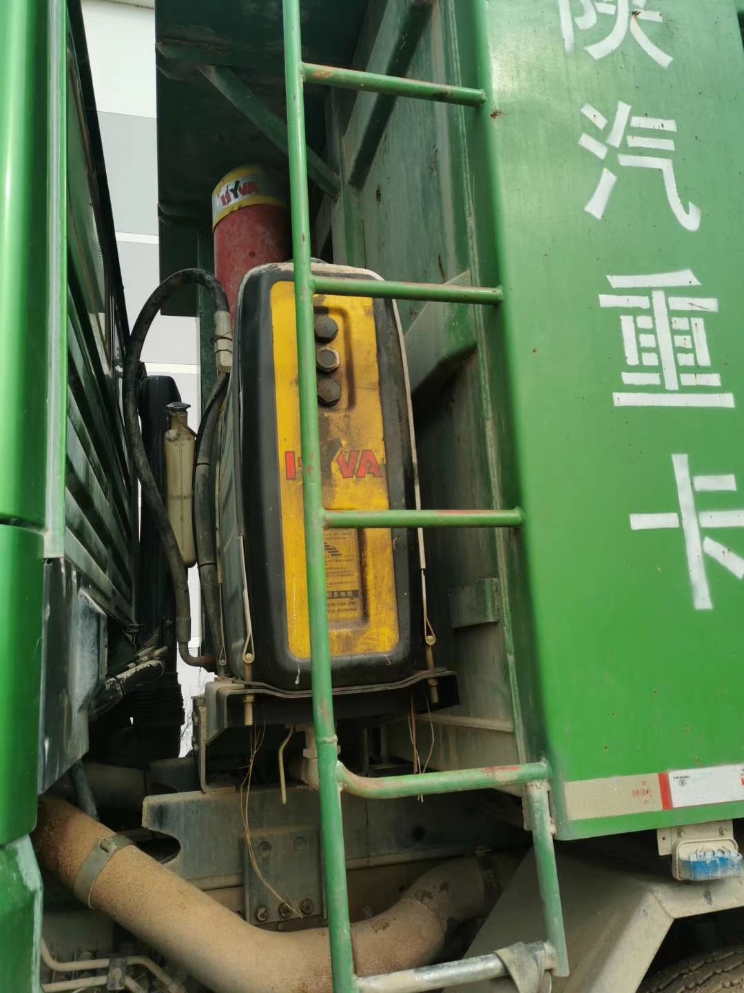 19年7月上户陕汽德龙X3000前四后八自卸车 430马力 7.6米货箱 带全保险 