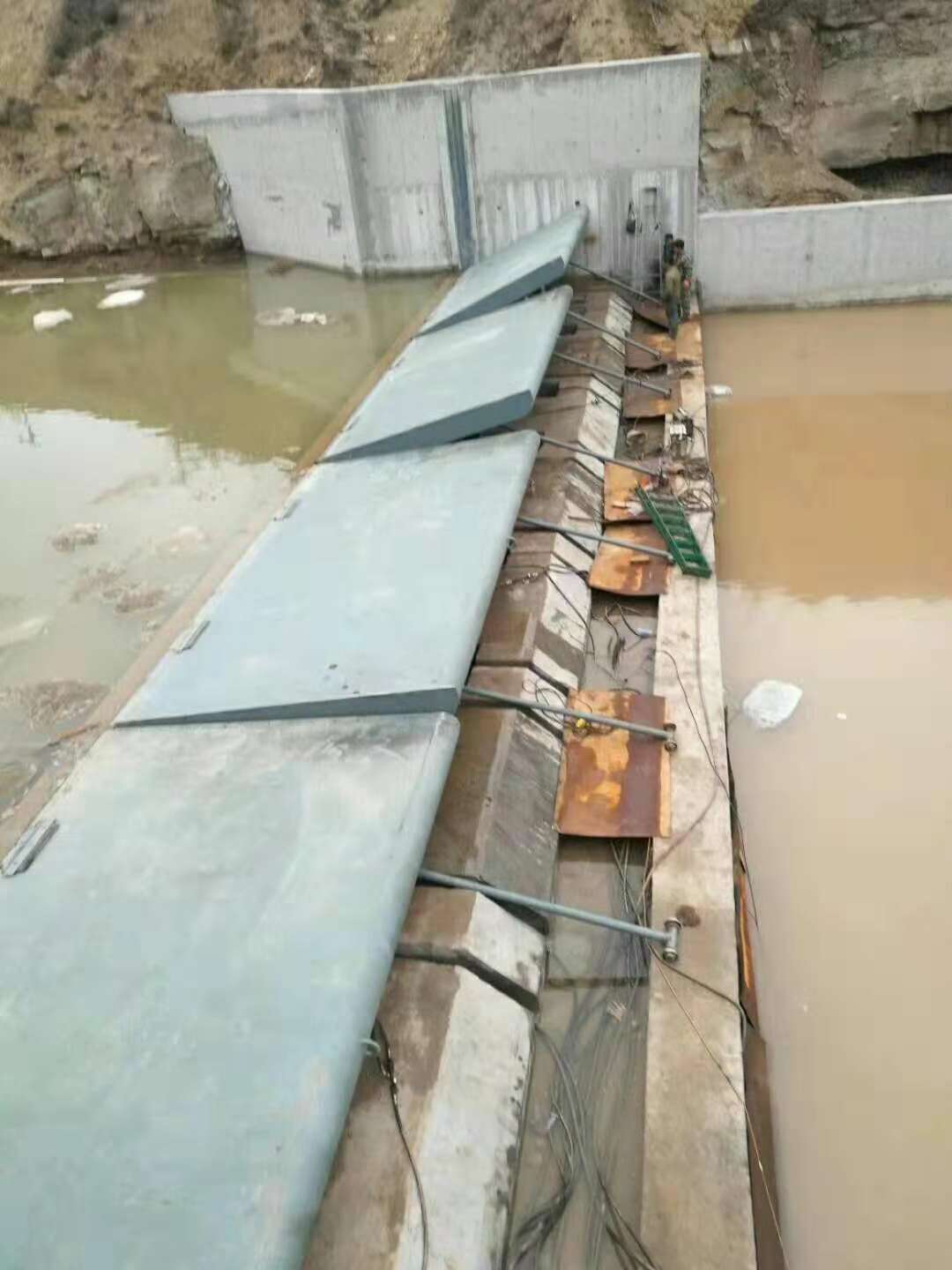 液压抓梁厂家 液压景观翻板闸门 瑞鑫水工