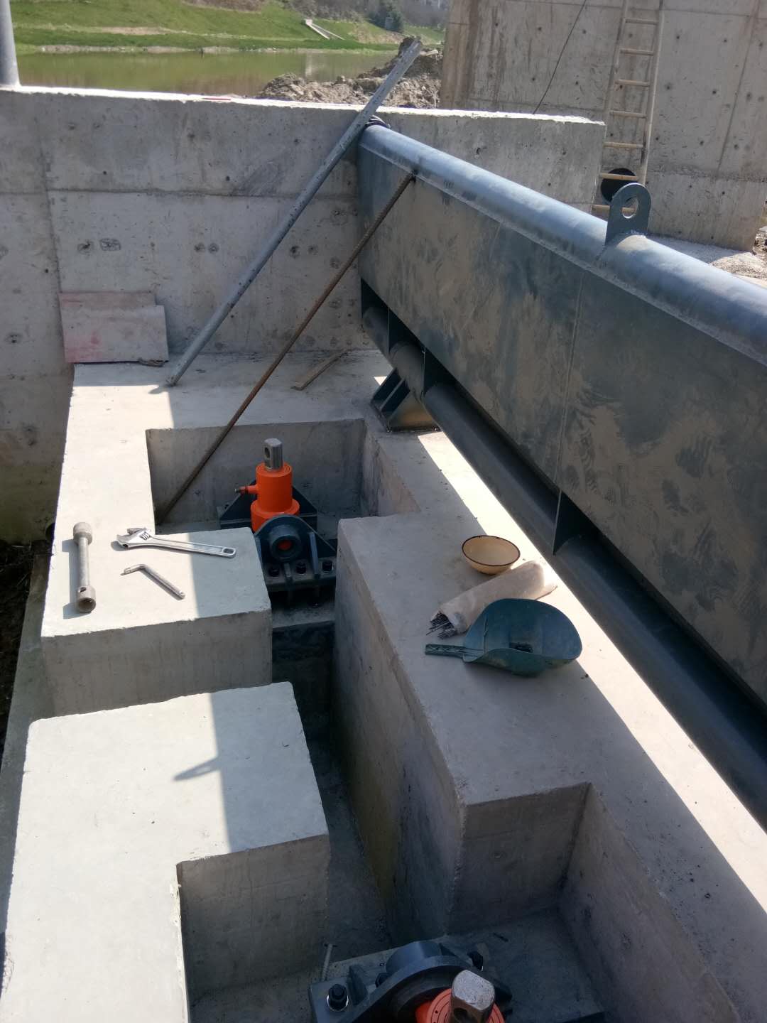 液压翻转坝加工定制 水利翻板闸门 瑞鑫水工