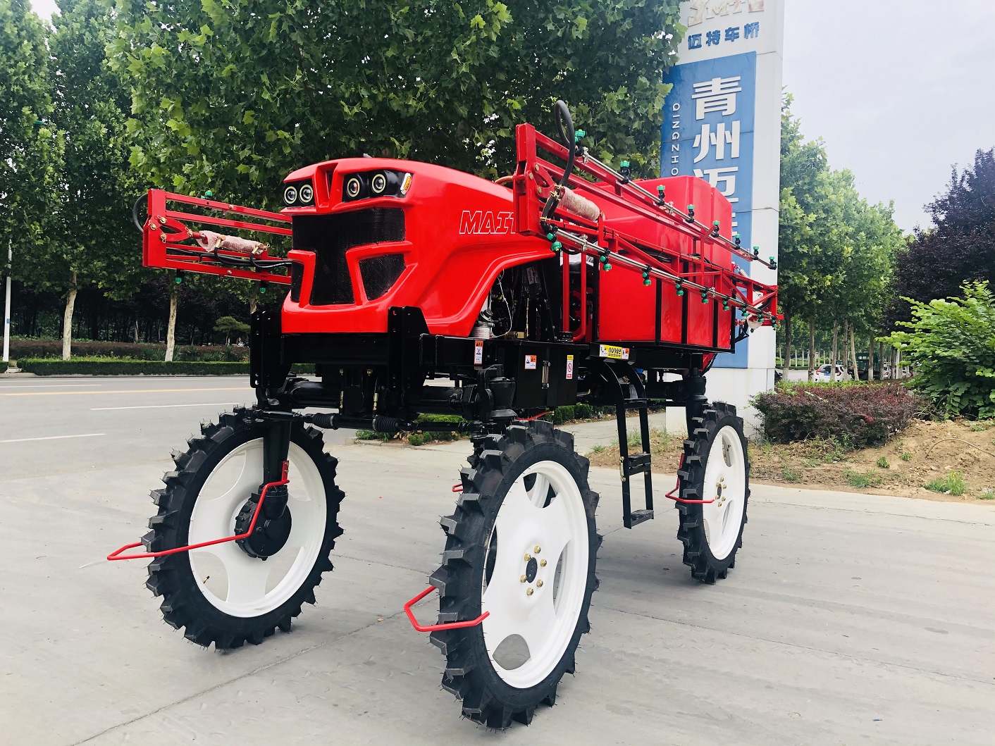 3WPZ-1500C山东迈特打药机 后置喷杆 1500L药箱植保机