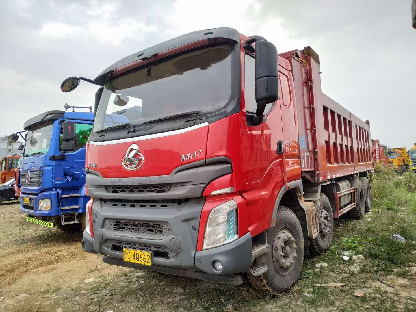 19年6月份的乘龙H7前四后八自卸车 7.8米货箱带倒车影像