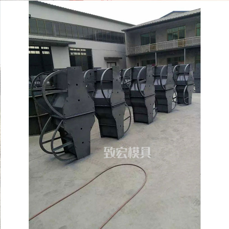 水泥隔离墩模具 隔离带钢模具 公路隔离带模具 致宏 供应商