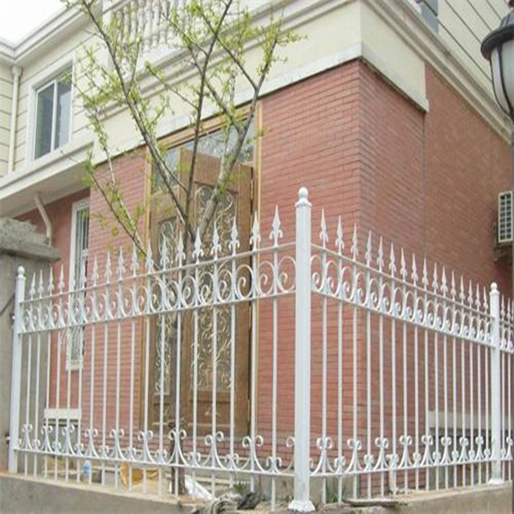腾飞院墙护栏工程   铁艺围栏  院墙围栏报价 等你致电