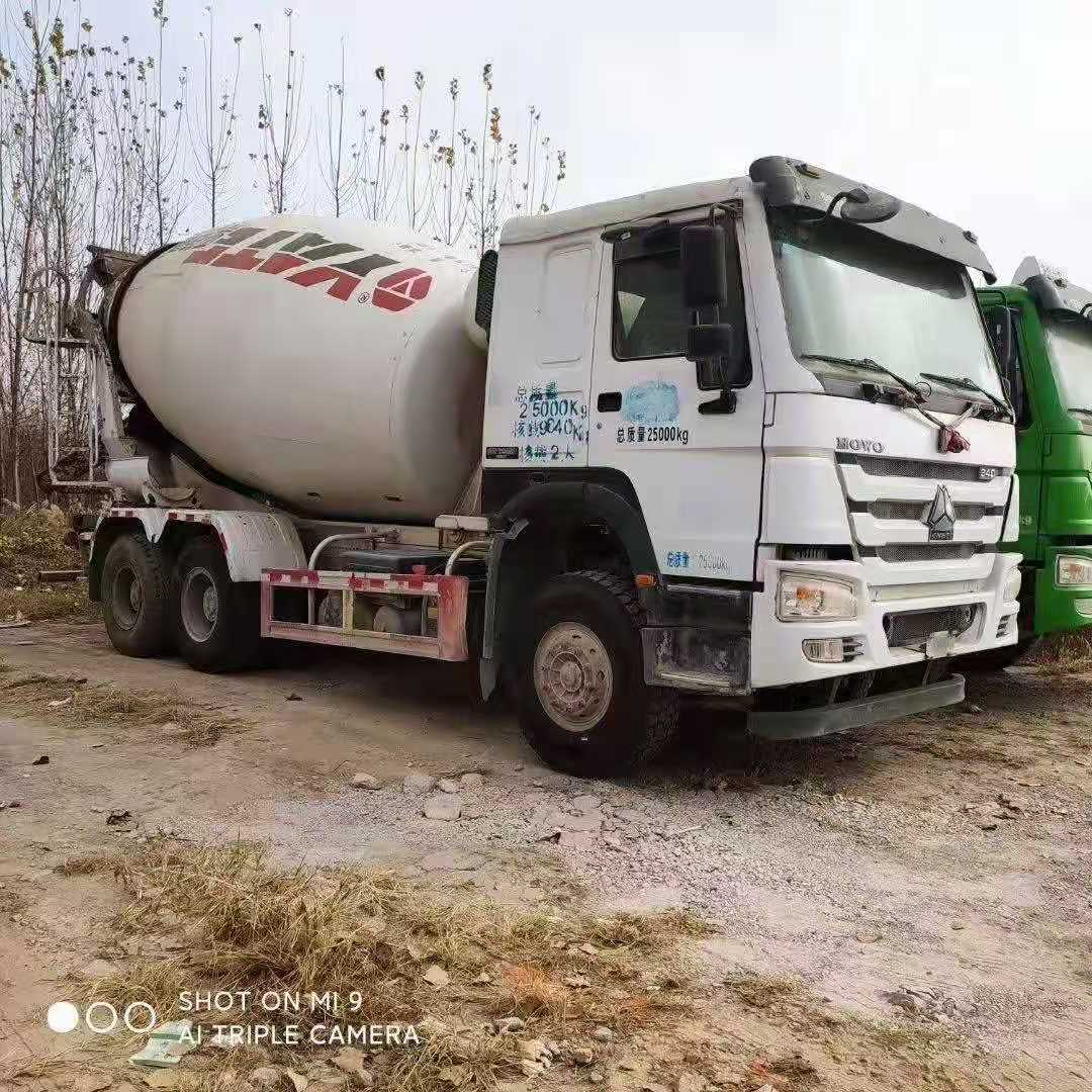 豪沃，17年车，国五排放，亚特上装，大12拉14方罐体，车况原版，到家没洗没刷，原车原版，手续齐全，