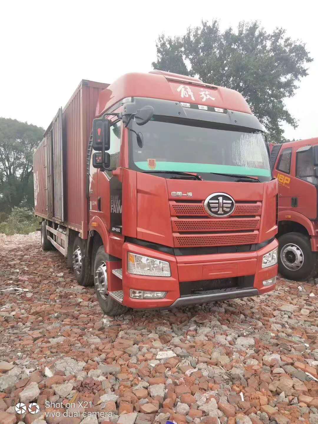 解放前四后四9.6米箱车，280马力，19年5月带全保