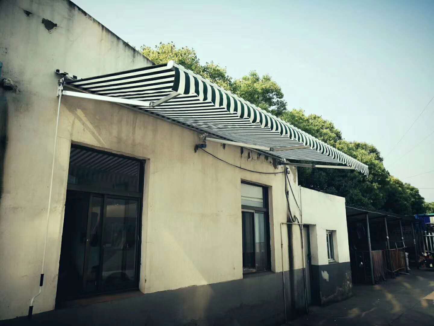 轩诚家庭式遮阳篷   苏州住宅伸缩推拉篷   昆山家用曲臂式遮阳篷   推拉篷厂家