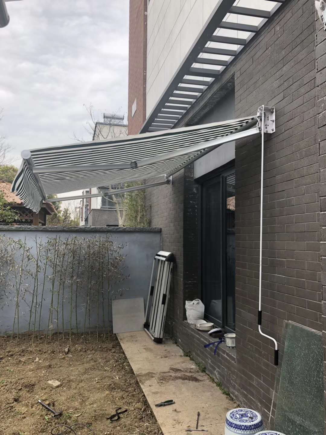 贴心走廊遮阳雨篷   户外智能伸缩推拉篷   商场商用曲臂式遮阳篷   推拉篷定制定做