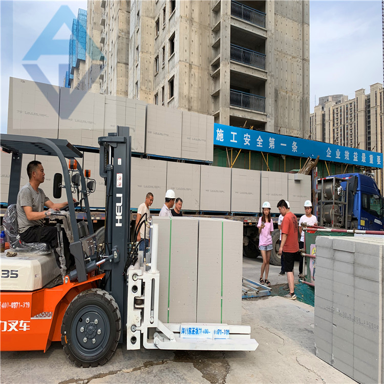 加气块抱砖机型号 砖厂用加气块抱砖夹 抱砖速度快 值得信赖