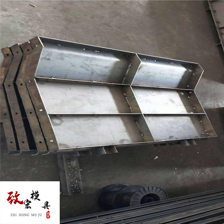 高铁防撞墙模具 现浇防撞墙模板 水泥防撞墙钢模具 致宏 产销一体