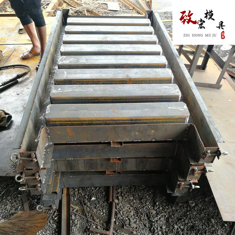 预制防撞墙模具 高速防撞墙钢模具 致宏 现浇防撞墙模具 源头厂家