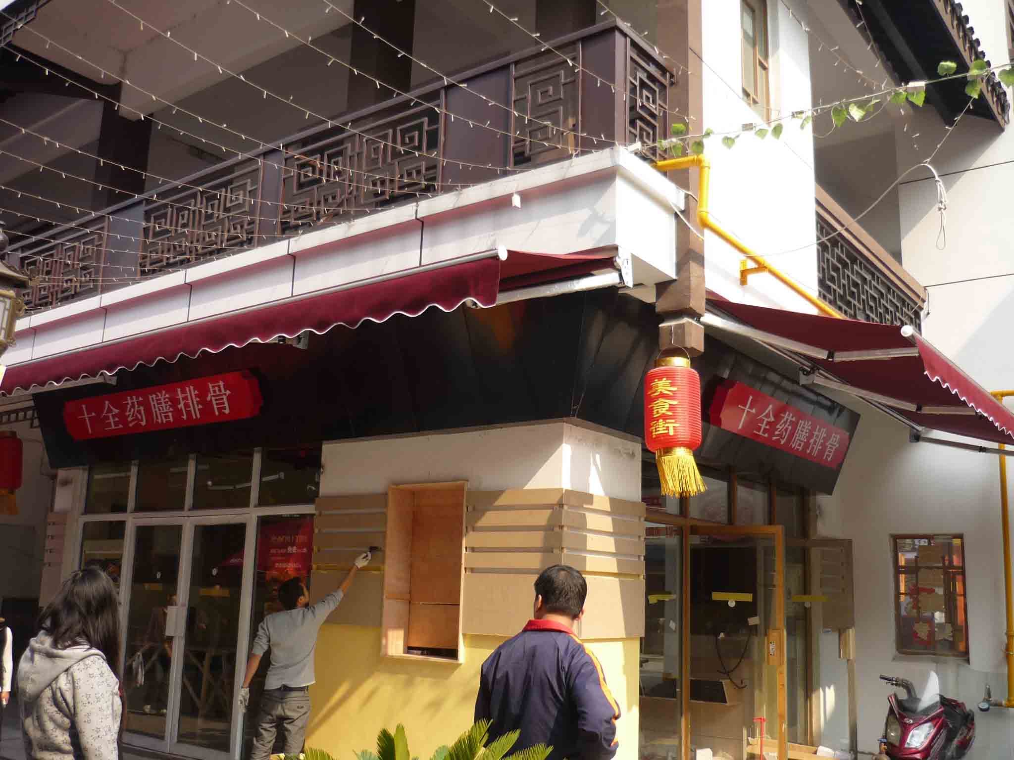 江苏南京手摇式伸缩雨篷  柜台折叠式遮阳雨篷  门面电动雨篷   商场过道雨篷