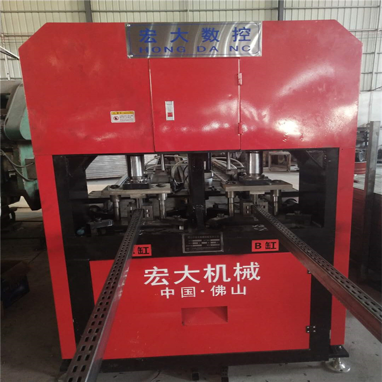 安徽铜陵角铁自动冲孔载断机 角钢数控冲切机器冲缺口一次成型宏大机械