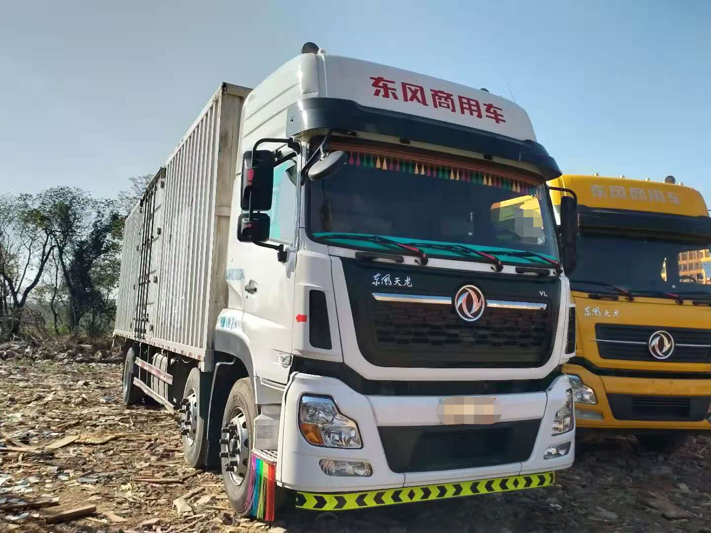 东风天龙 厢式货车 前四后四 9米6货箱 292马力 国5 首付5万 19年4月 包提档