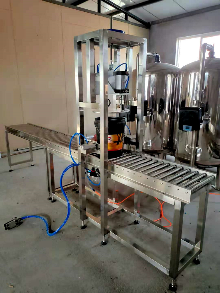 全自动液体肥灌装机厂家 内蒙古全自动液体肥灌装机 厂家出售