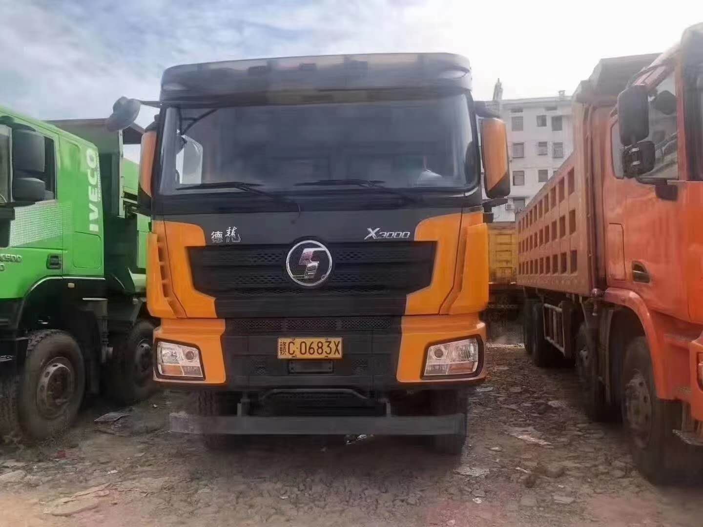 八个月德龙X3000前四后八自卸车  8.6米车厢带下沉十公分 欢迎来咨询