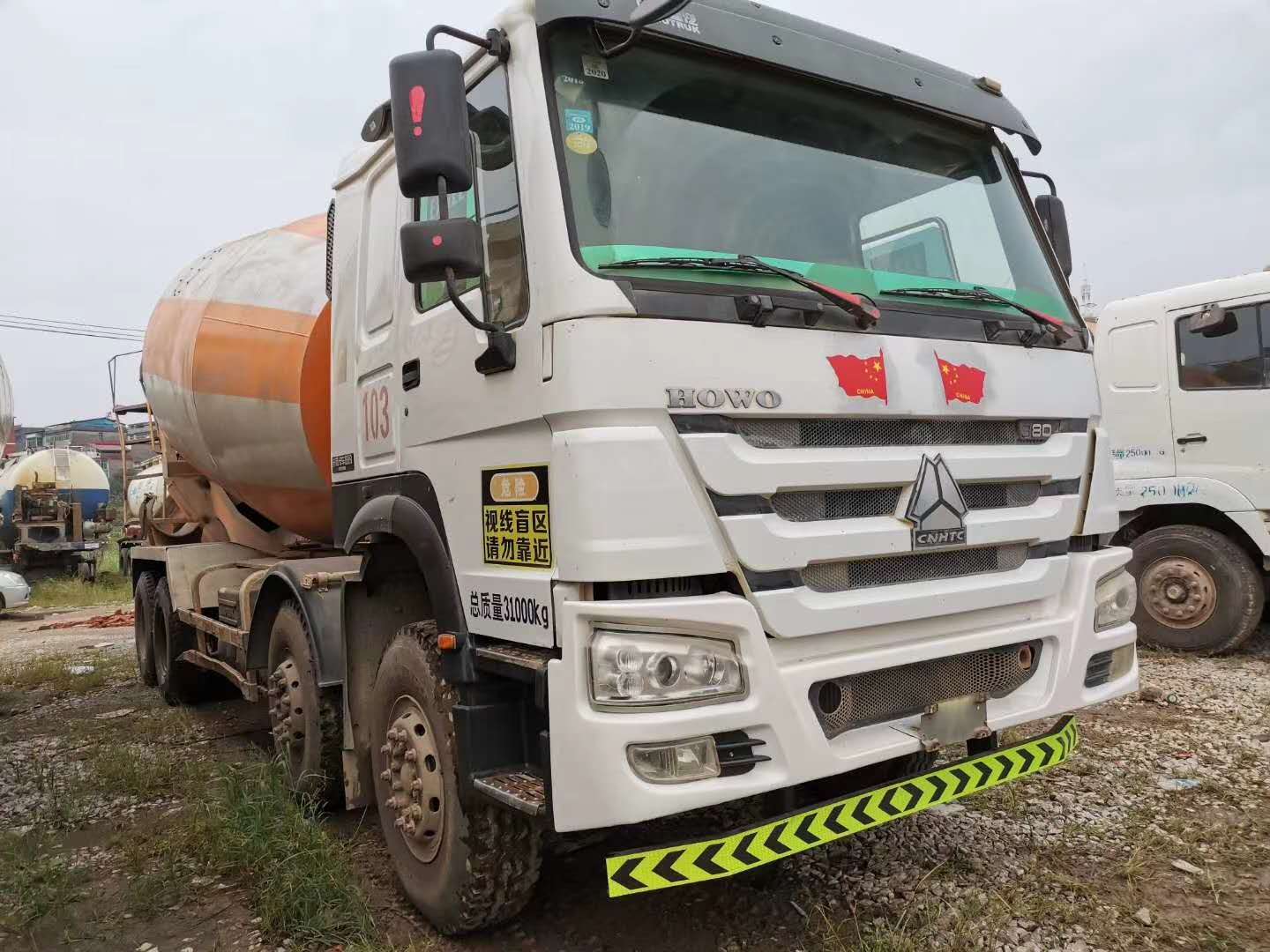 2台豪沃水泥罐车 20大方 国五