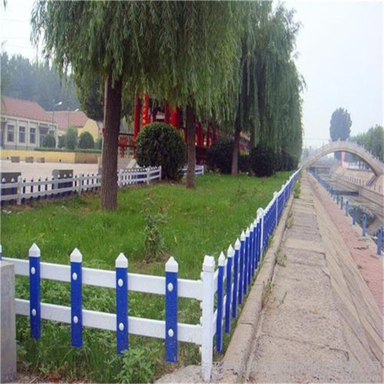 PVC草坪护栏  PVC护栏  草坪防护栏价格