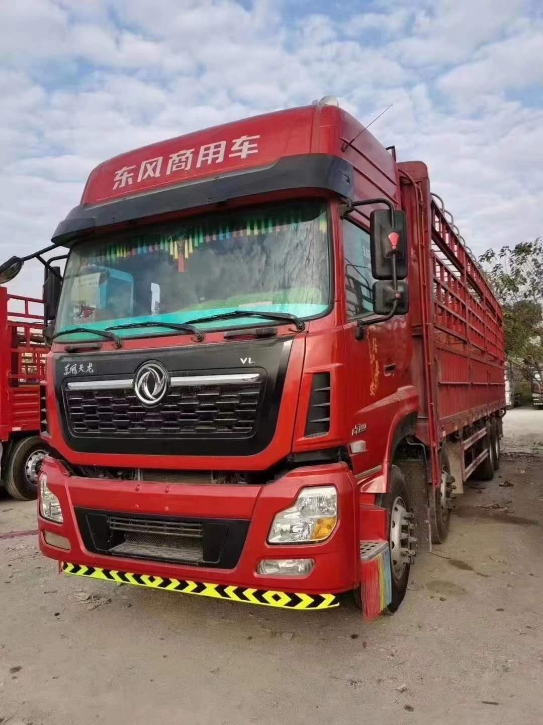 东风天龙VL 9米6载货车 前四后八 一年2个月带全保 可提档 可分期