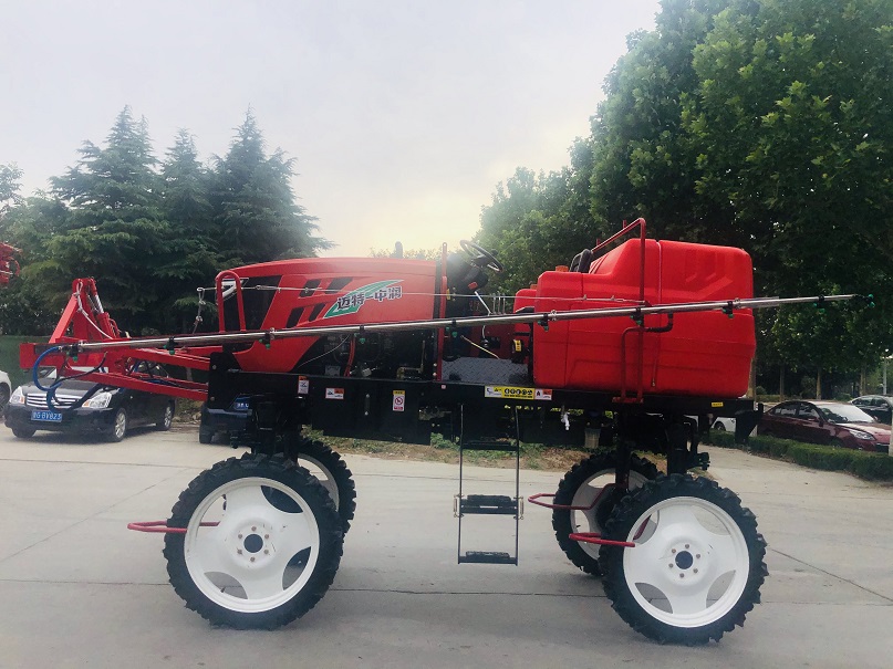 3WPZ-700A2 山东迈特打药机  私人订制款  1.3米轮距 适合东北的陇距