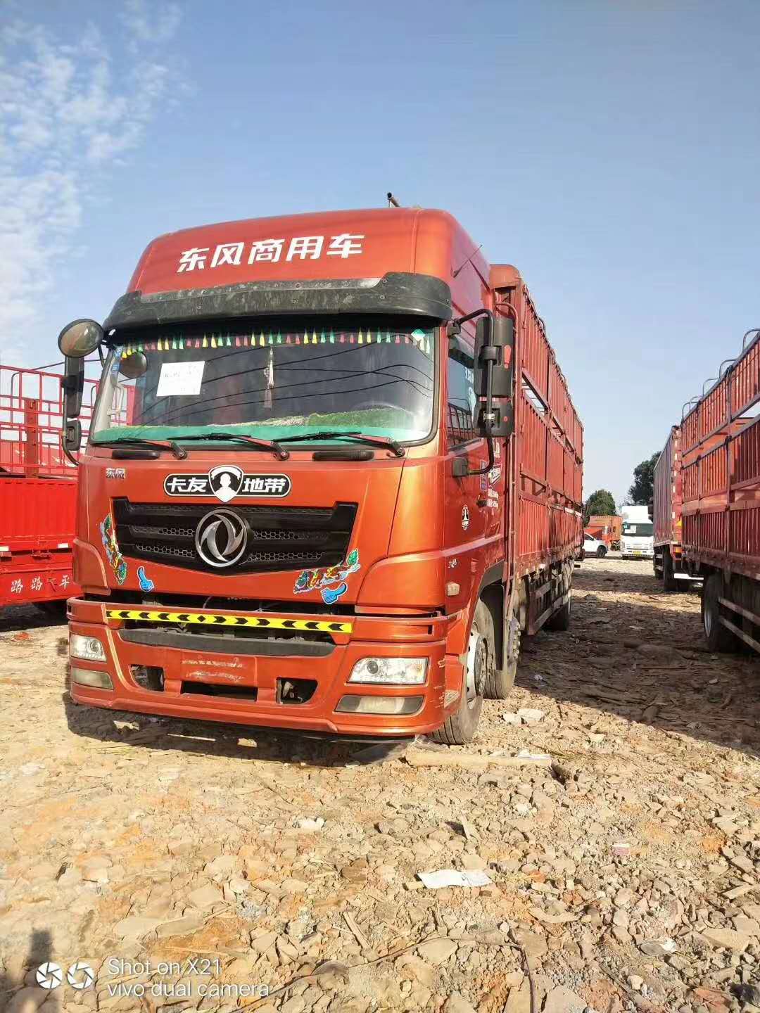 17年11月国五  东风天龙三桥9.6米厢式载货车 245马力