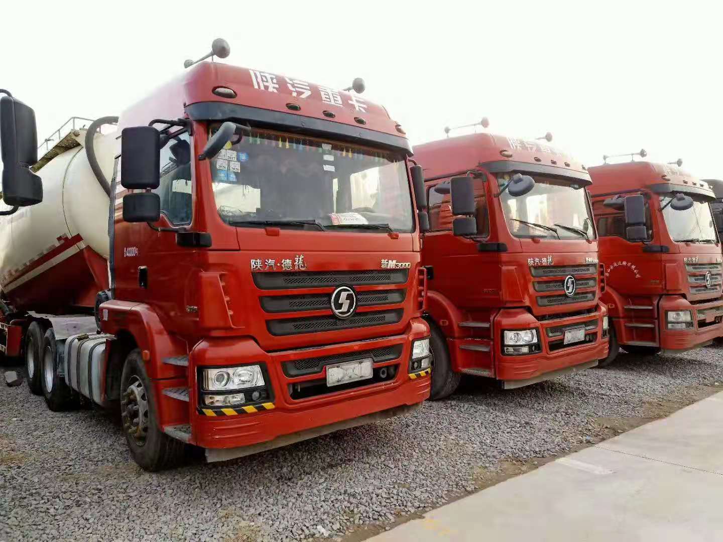 成批德龙M3000，17年上户，潍柴375马力，双驱轻体，带38立方杨嘉罐车，价格不高手续齐全