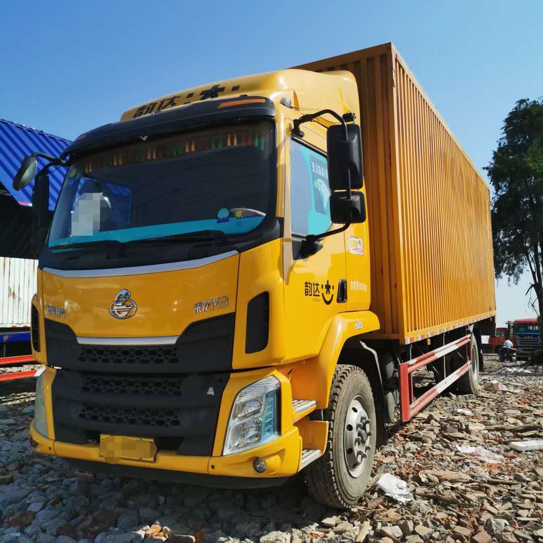 2年乘龙M3 7.8米厢式货车，六缸机 国五排放  车况好好
