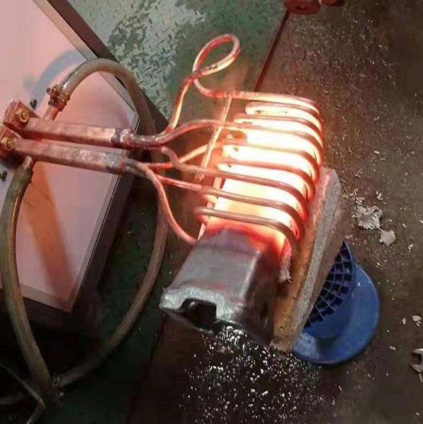 挖掘机斗齿热锻中频炉 460斗齿锻造加热设备 铲车斗齿锻造加热生产线设备