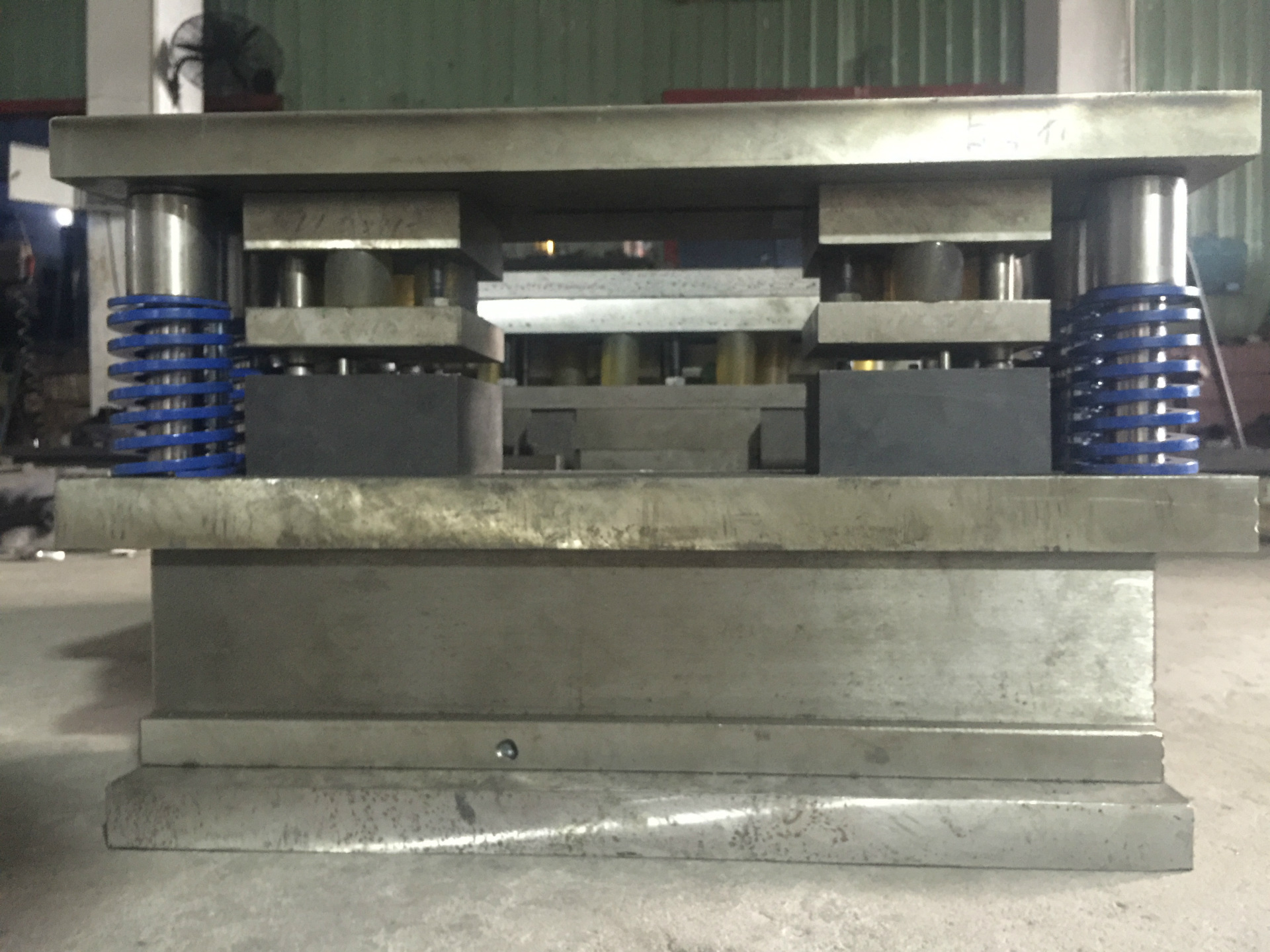 【仓储货架模具】精密五金冲压设计冲压成型模具加工超市货架模具
