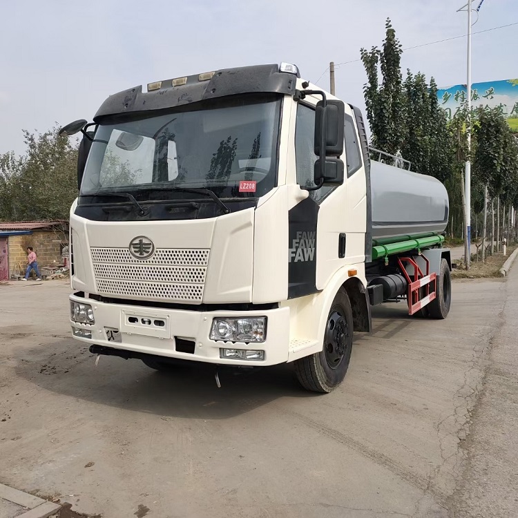 供应5立方园林绿化洒水车 多功能工地除尘喷洒车 二手洒水车