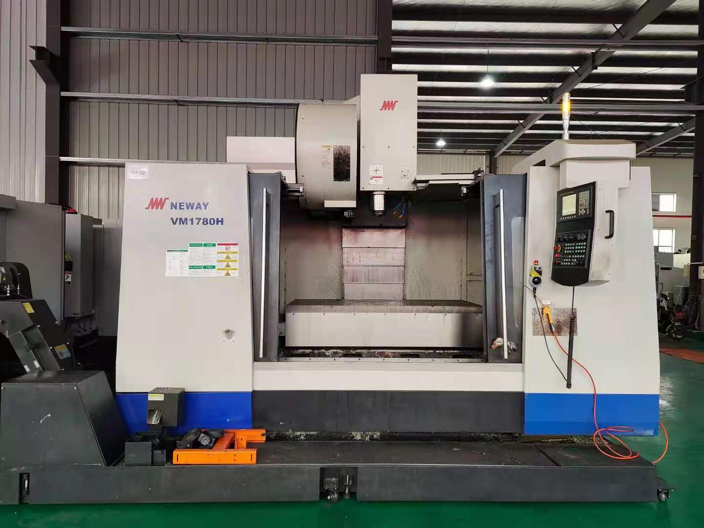 二手加工中心苏州纽威VM1780H加工中心2台现货2018年出厂少用