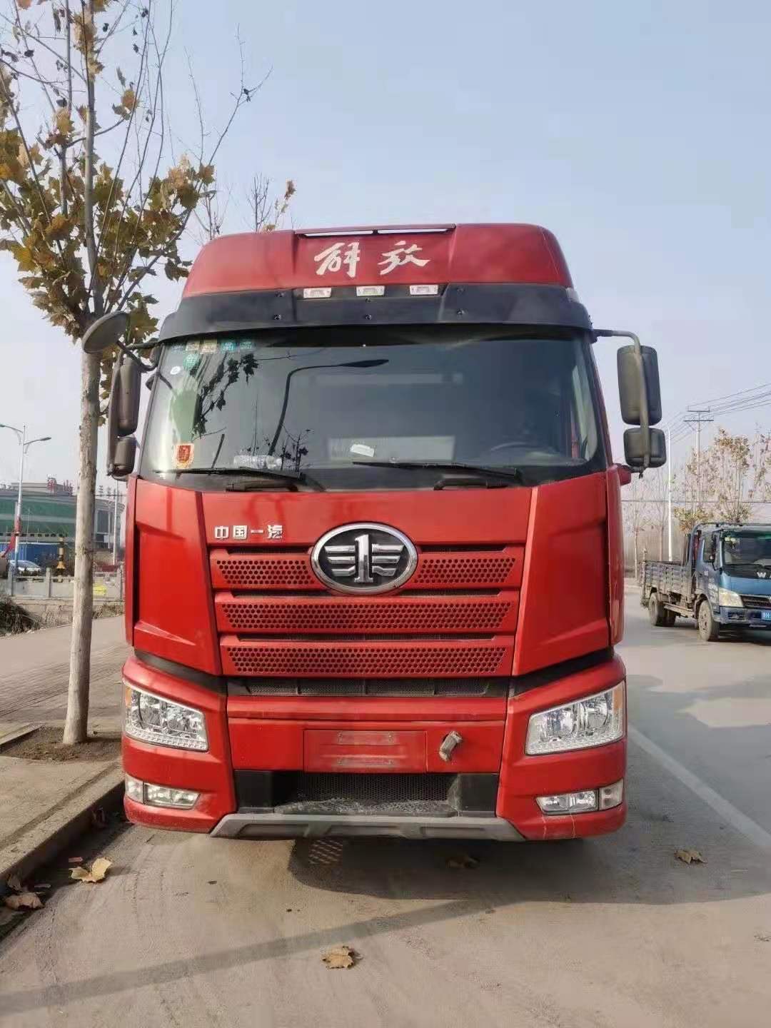 刚到家国五新款解放19年3月上户375马力，双驱轻体，个人一手拉配货车，车况原版，