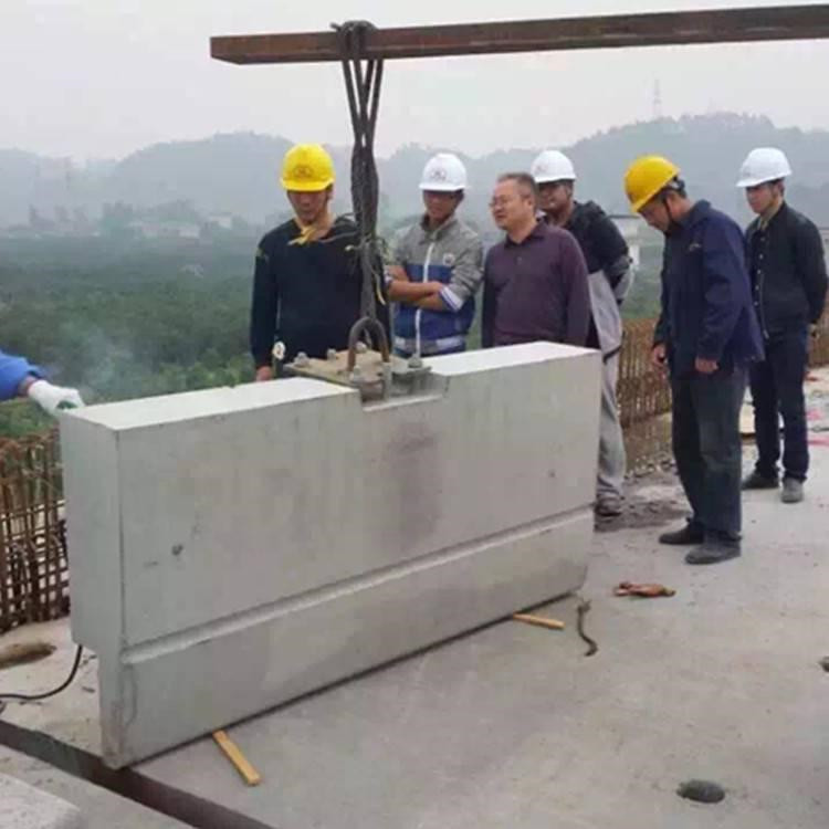 定制混凝土遮板模具 栏杆遮板钢模具 桥梁遮板模具 铁路遮板钢模具 致宏 现货