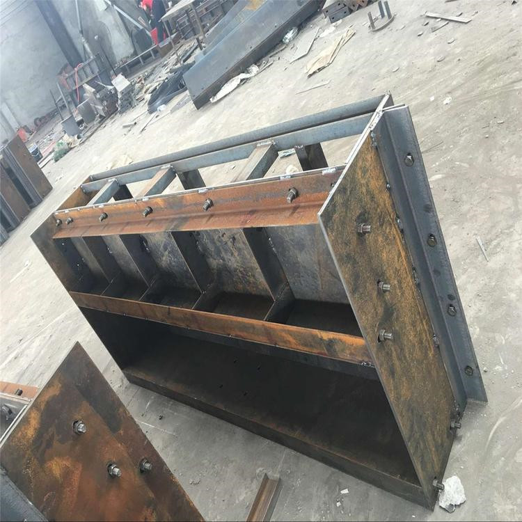 栏杆遮板模具 水泥遮板钢模具 高铁遮板模具 致宏 源头厂家