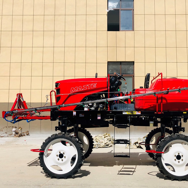 型号700H 100马力  700L药箱，12米喷幅  1.5米轮距  1.2米充气胎