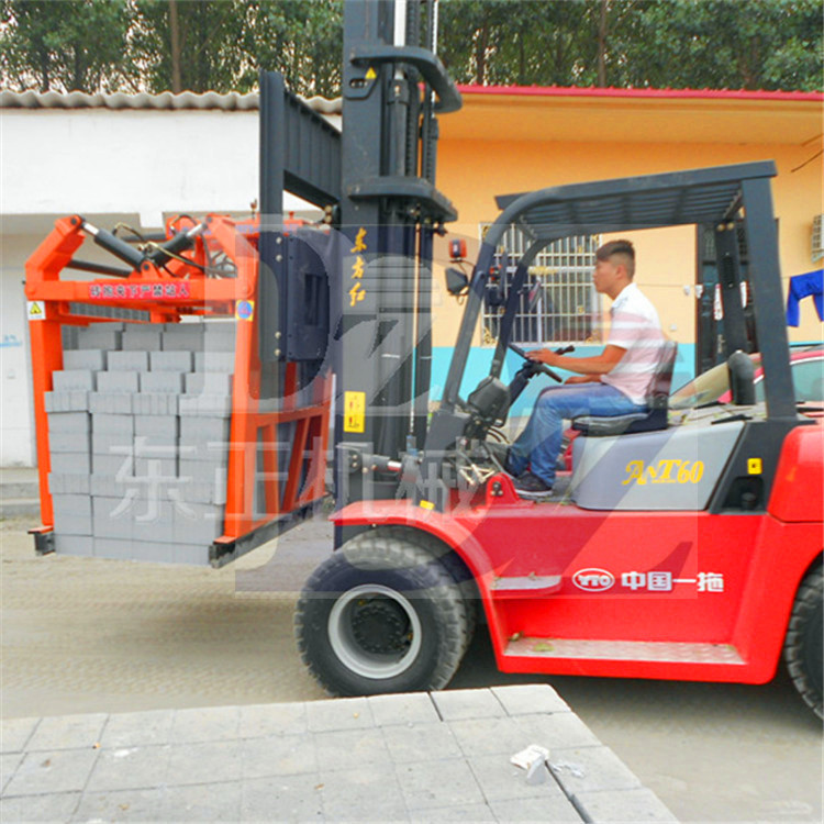 蒸养标砖抱砖机厂家 定制蒸养标砖抱砖机 东正机械 全国