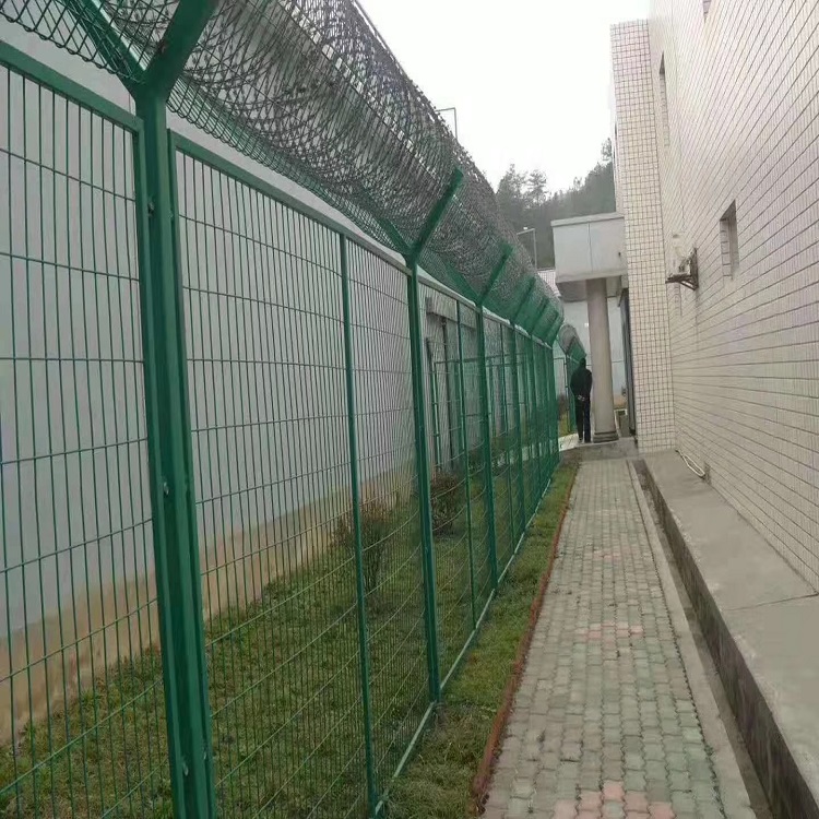 警戒隔离高墙防护栏戒所Y型柱刀片护栏蛇腹式仿翻监狱护栏网厂家