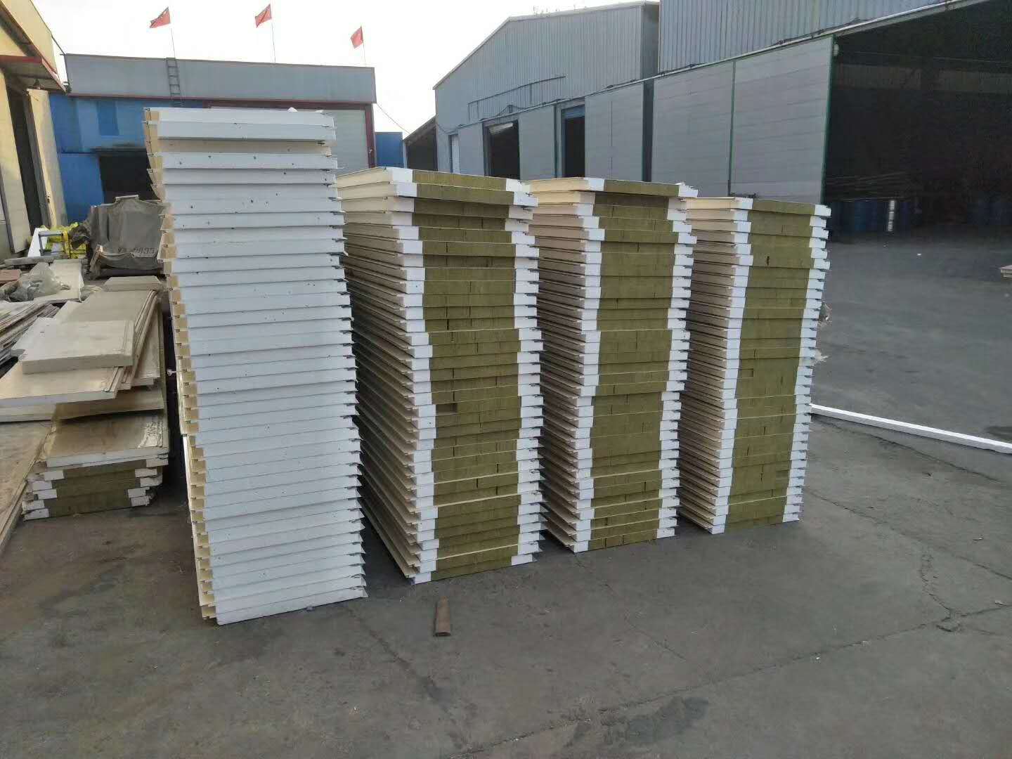 A级防火岩棉外墙保温装饰一体板 慧诚岩棉板 板房外墙装饰 外墙铁皮夹芯板价格