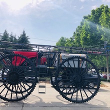 型号1300A 100马力   25米喷幅  1300L药箱  1.9米轮距